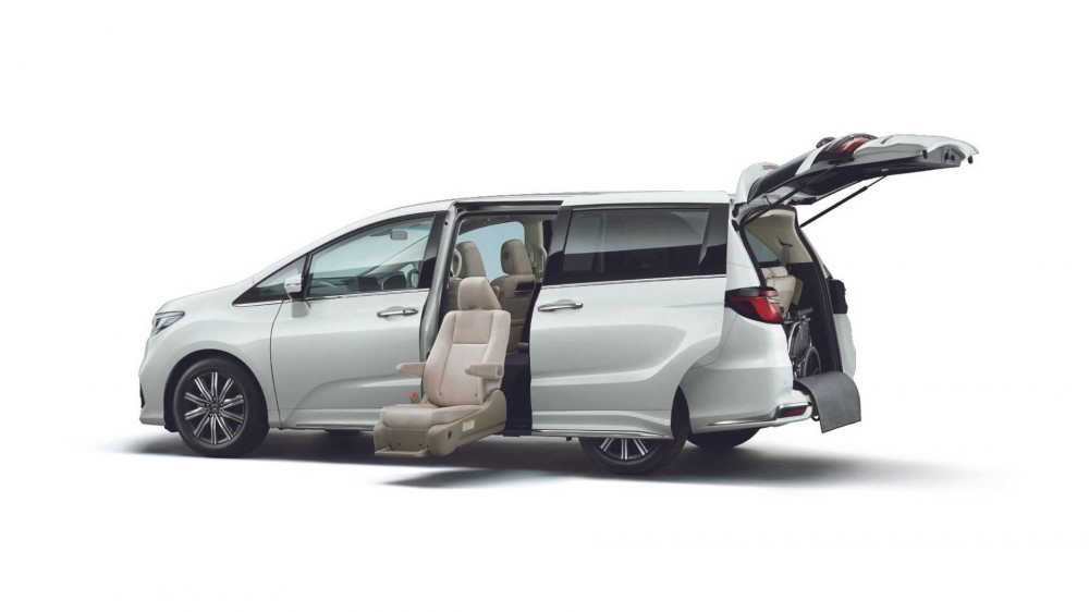 2021 Honda Odyssey Refresh in Japan Has A New Face and Gesture-Control Door